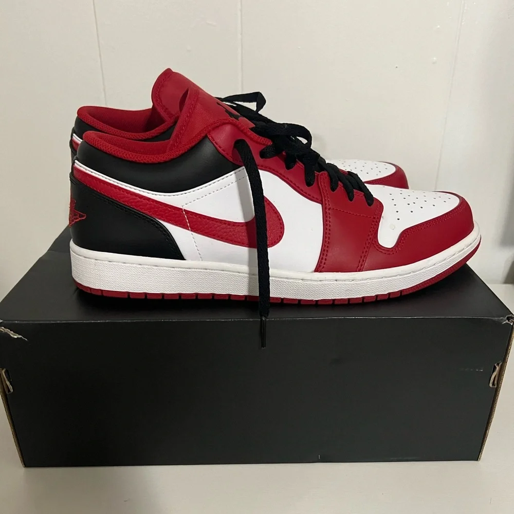 Jordan Low Top Sneakers Red Black White